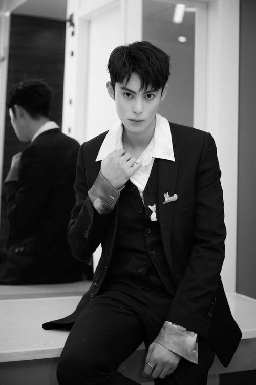 最新爆料王鹤棣图片大全,魅力四溢，风采依旧